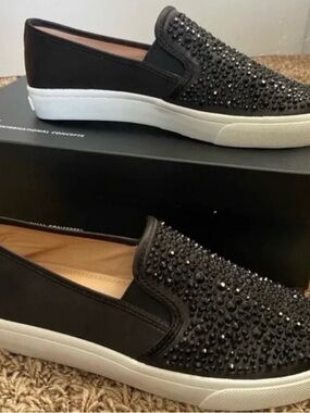 NEW -  Sammee INC International Size 6M Women's Black Slip-On Sneakers